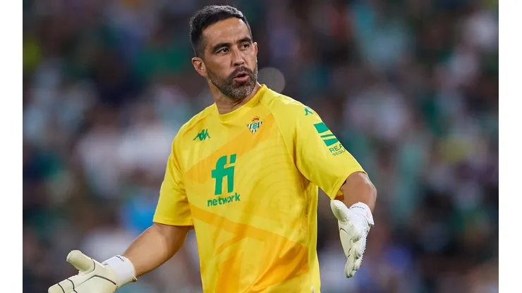 La presencia del portero nacional es dudosa en el estreno del Betis por La Liga.