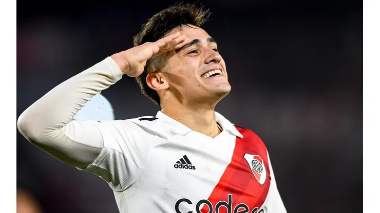 El Pibe Solari marca su primer y segundo gol como jugador de River Plate: triunfo ante Newell's.