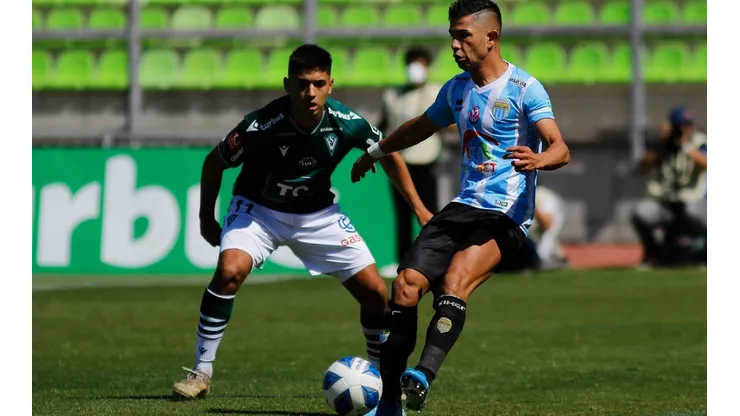 Felipe Flores ante Santiago Wanderers en el duelo de la primera rueda: Magallanes se impuso 2-0 en Valparaíso.
