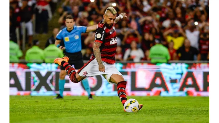 Penal y gol de Arturo Vidal, su primer tanto en Flamengo.