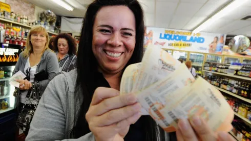 ¿Puedo jugar el sorteo millonario de Mega Millions si no vivo en Estados Unidos y cómo?