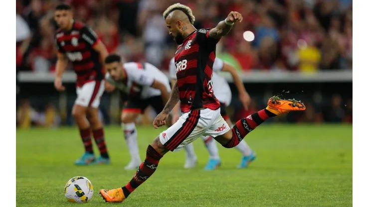 Triunfo de Flamengo en la primera titularidad de Vidal y el primer gol del King con el Mengao.
