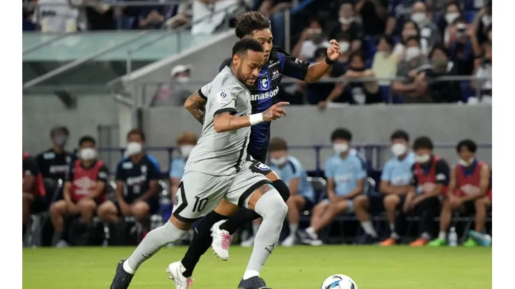 Neymar anotó un doblete frente al Gamba Osaka en el cierre de la gira por Japón