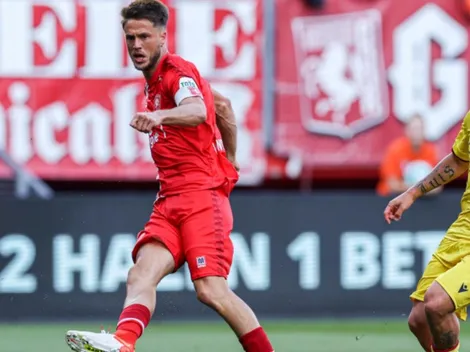 Gary Medel suma minutos en goleada del Twente sobre el Bologna