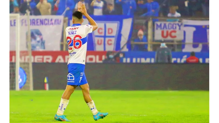 Los hinchas de la UC llenaron de mimos al canterano Marcelino Núñez, que salta al fútbol inglés