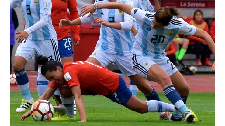 La selección chilena femenina recibió una mano de Argentina para inscribirse en lo más alto del próximo repechaje para el Mundial 2023