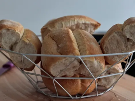 ¿Cómo acceder al 10% de descuento en pan para adultos mayores y en qué panaderías hay rebajas?