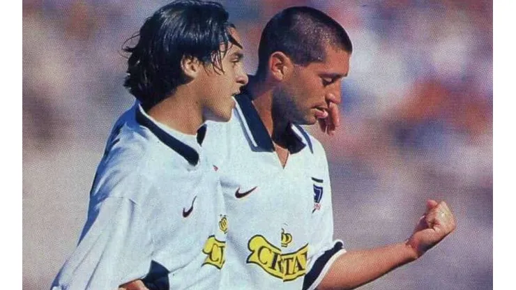 Cristián Montecinos y Manuel Neira celebran un gol de Colo Colo.
