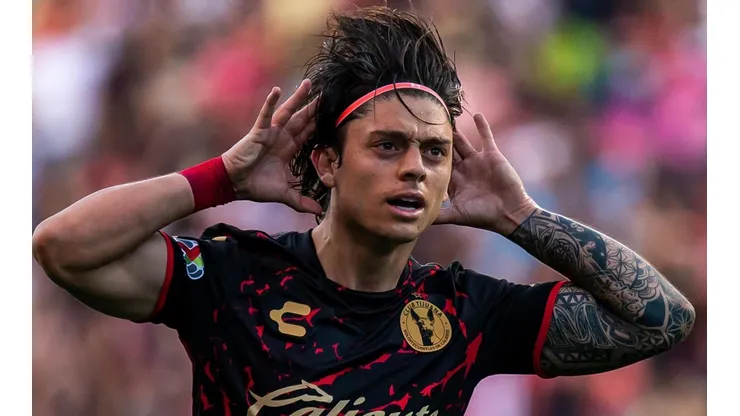 Joaquín Montecinos se sacude en México con gol en el triunfo de Xolos ante el América de Diego Valdés.