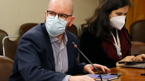 El ministro Giorgio Jackson presentó el plan "Gas de Chile" en el sur.