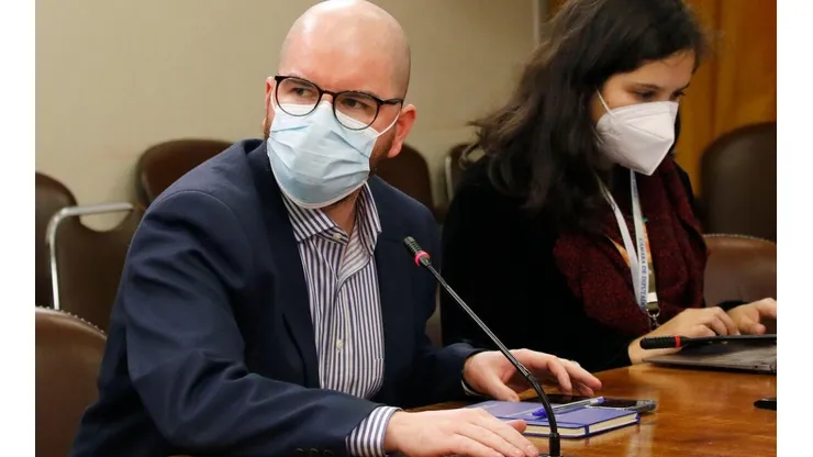 El ministro Giorgio Jackson presentó el plan "Gas de Chile" en el sur.