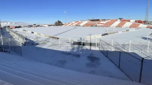 El estadio El Cobre amaneció bajo la nieve a horas del duelo de Cobresal y La Calera.