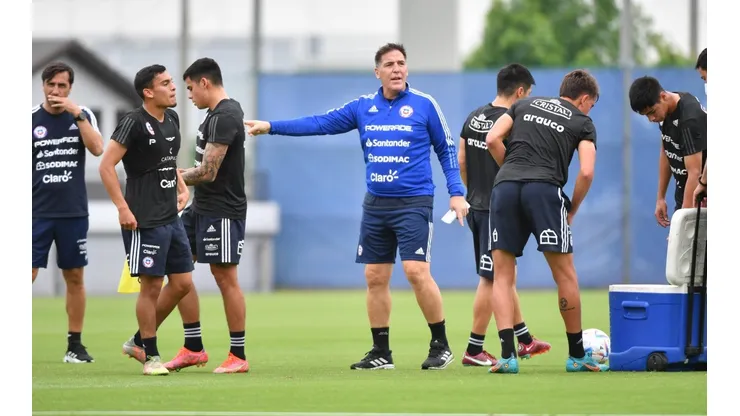 El Toto no solo la rompe dando instrucciones en Juan Pinto Durán, también tiene lo suyo para romperla en el tenis.