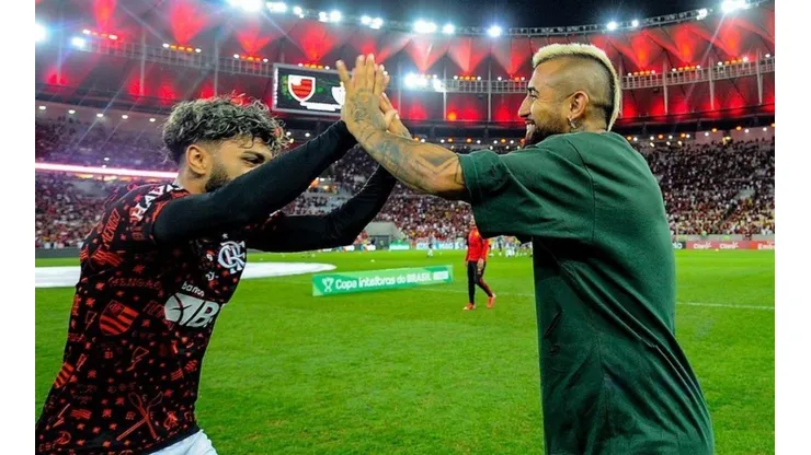 Gabigol ya quiere romperla junto al Mengão y el equipo de lujo que armaron, con el Rey Arturo como emblema.