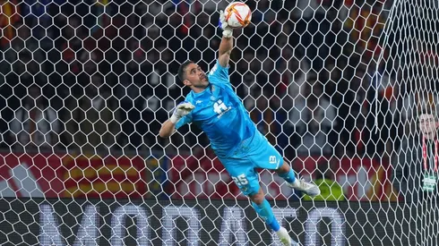 Claudio Bravo vivirá una nueva temporada con Betis tras ser renovado.