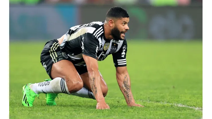 Con la lengua afuera terminó Hulk en la derrota del Mineiro ante Flamengo.
