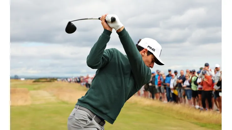 Joaquín Niemann practica en Old Course de St. Andrews.