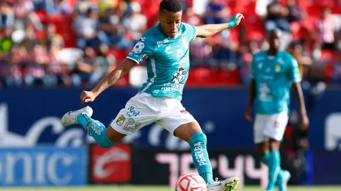 Byron Castillo en su debut por el Club León de México.