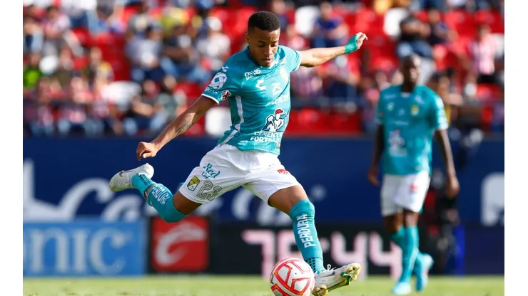 Byron Castillo en su debut por el Club León de México.