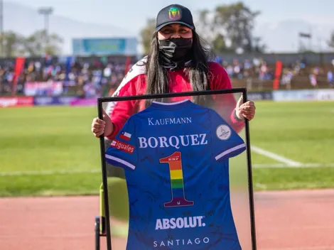 Solitaria hincha del Chago FEM apoya a sus jugadoras en la Roja