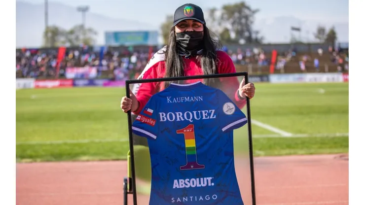 Isa González Nahuelpi es hincha de Santiago Morning y viajó a Colombia para apoyar a las jugadoras de su club en la Copa América Colombia 2022.