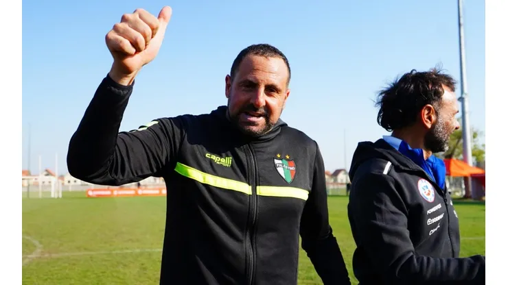 Tito Bishara no se apura por dirigir en Primera A tras ser campeón sub 17 con Palestino.