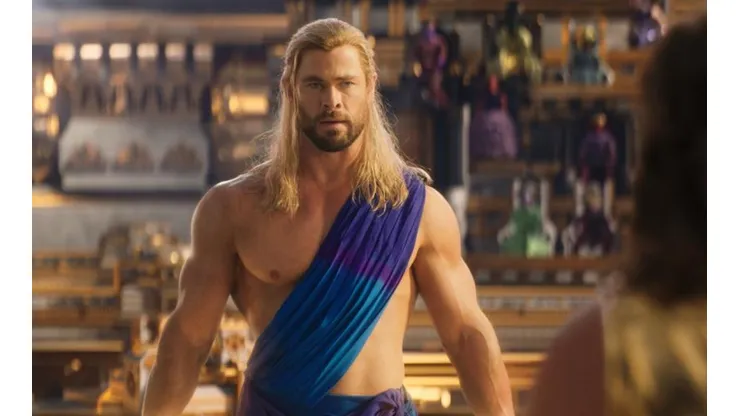 Thor: Love & Thunder se extiende por dos horas para contar una nueva historia de acción y comedia.