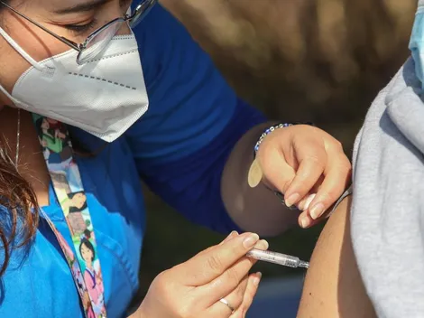 Cuarta dosis reduce el riesgo de muerte hasta en el 100% de los casos y de hospitalización hasta el 90%