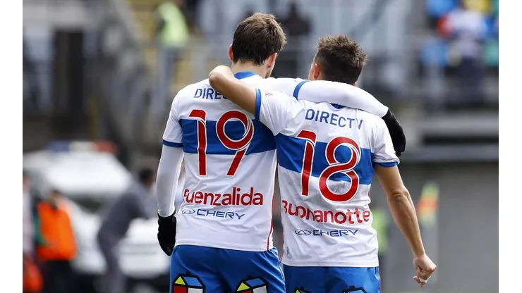 Fuenzalida y Buonanotte abrazados en 2017