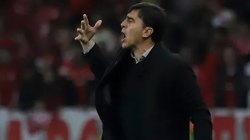 Gustavo Quinteros insiste por refuerzos en Colo Colo.