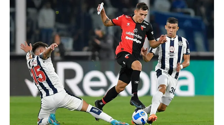 Colón y Talleres protagonizaron un cerrado partido de ida