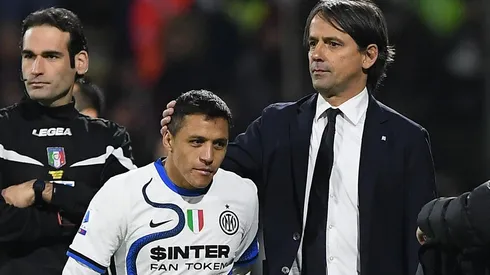 Alexis Sánchez junto a Simone Inzaghi en el Inter