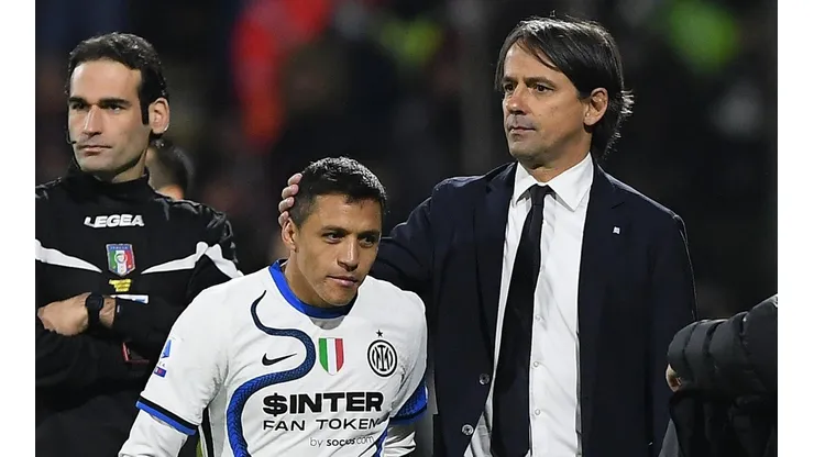 Alexis Sánchez junto a Simone Inzaghi en el Inter