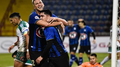 Huachipato celebra uno de los goles anotados a Puerto Montt