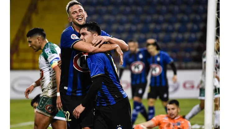 Huachipato celebra uno de los goles anotados a Puerto Montt