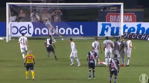 El perfecto tiro libre de Carlos Palacios con Vasco da Gama.