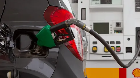 ¿Cómo está el precio de la bencina en Chile en comparación a otros países?