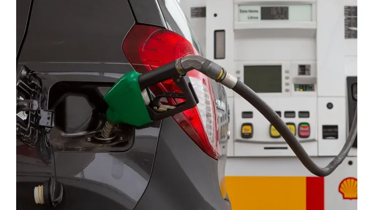 ¿Cómo está el precio de la bencina en Chile en comparación a otros países?