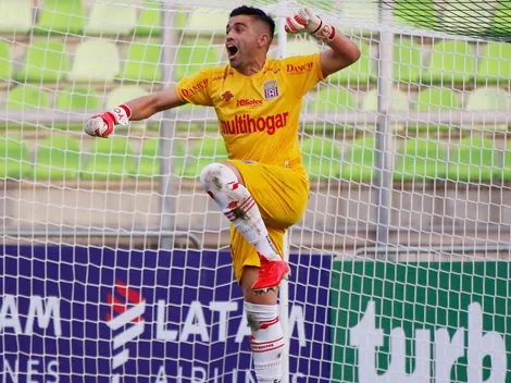 Santelices ataja tres penales y mete a Curicó Unido en octavos