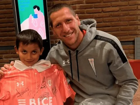 El hermoso gesto de Luciano Aued con un pequeño hincha de la UC