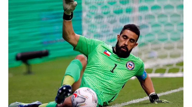 Claudio Bravo espera que el fútbol chileno logre emular los proyectos deportivos internacionales