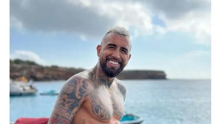Vidal se relaja en sus vacaciones mientras se prepara para su próximo club