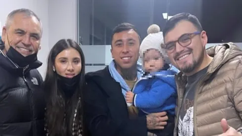 Martín Rodríguez acudió a la iglesia y el pastor (a la izquierda) le pidió jugar en Colo Colo