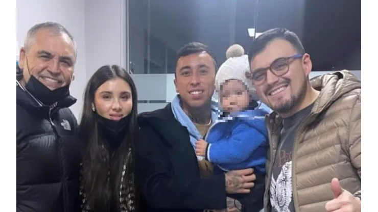 Martín Rodríguez acudió a la iglesia y el pastor (a la izquierda) le pidió jugar en Colo Colo