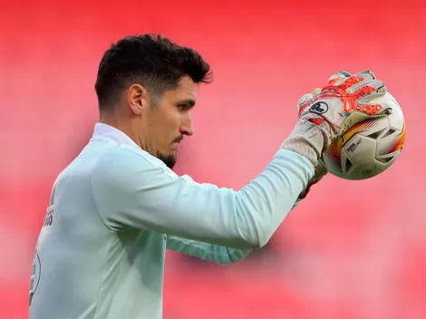 Dituro entrena en un humilde equipo argentino mientras se decide