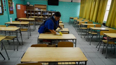 Gobierno adelanta vacaciones de invierno por brotes de virus respiratorios