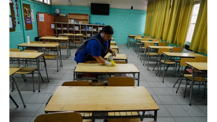Gobierno adelanta vacaciones de invierno por brotes de virus respiratorios