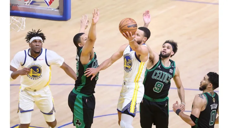Curry apareció en modo MVP y fue clave para el triunfo de los Warriors en el Juego 5.