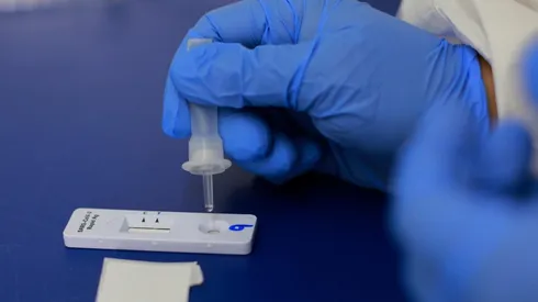 ¿Se puede tener licencia si doy positivo de Covid con un test de antígenos?