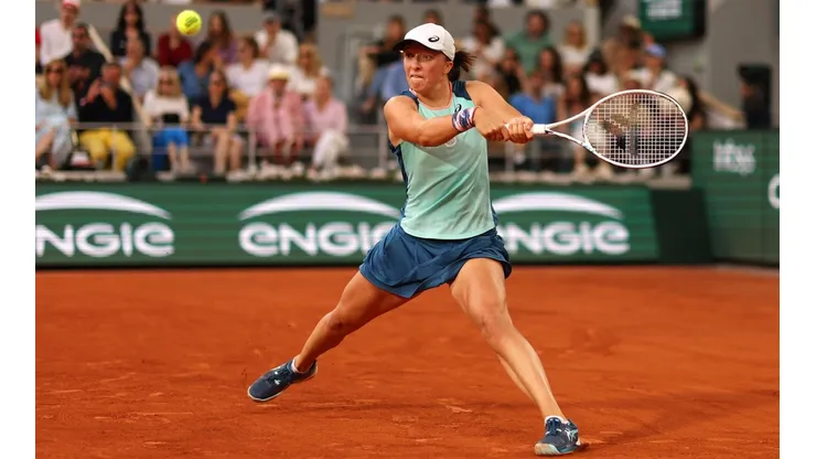 Iga Swiatek campeona de Ronald Garros tras ganarle la final a Coco Gauff.